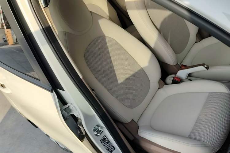 Used Wuling Hongguang MINIEV 2025 Four-Door Version Advanced Edition Right Front Seat