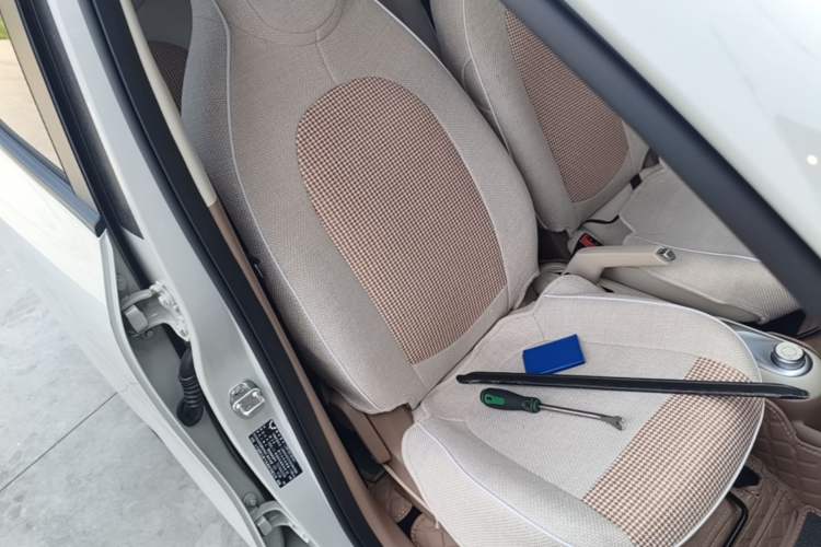 Used Wuling Hongguang MINIEV 2025 Four-Door Version Advanced Edition Right Front Seat