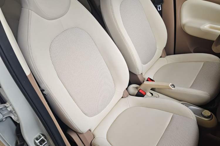 Used Wuling Hongguang MINIEV 2025 Four-Door Version Advanced Edition Right Front Seat