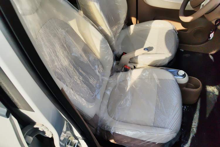 Used Wuling Hongguang MINIEV 2025 Four-Door Version Advanced Edition Right Front Seat