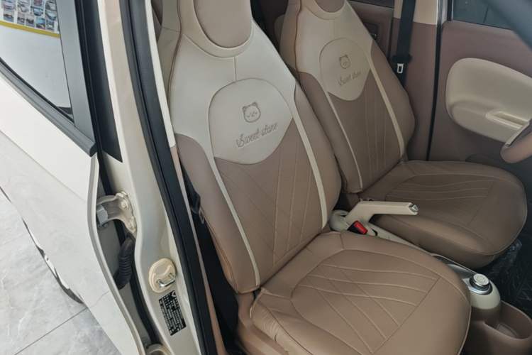 Used Wuling Hongguang MINIEV 2025 Four-Door Version Advanced Edition Right Front Seat