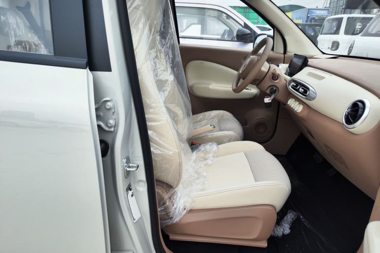 Used Wuling Hongguang MINIEV 2025 Four-Door Version Advanced Edition Right Front Seat