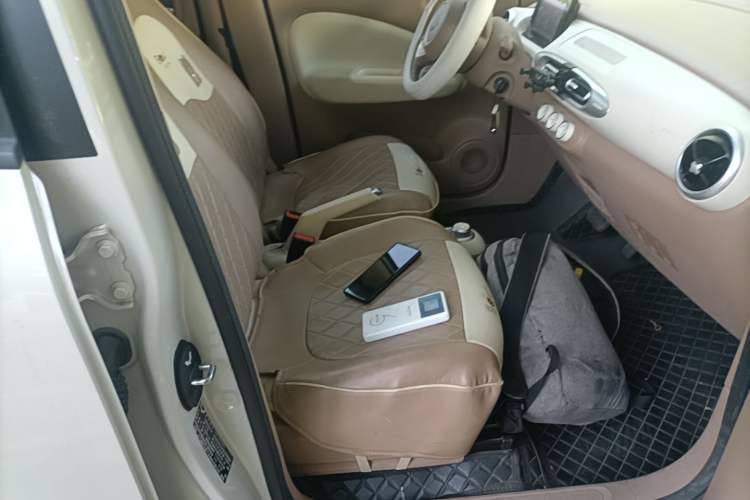 Used Wuling Hongguang MINIEV 2025 Four-Door Version Advanced Edition Right Front Seat