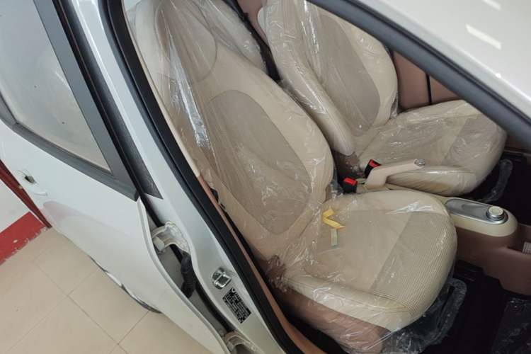 Used Wuling Hongguang MINIEV 2025 Four-Door Version Advanced Edition Right Front Seat