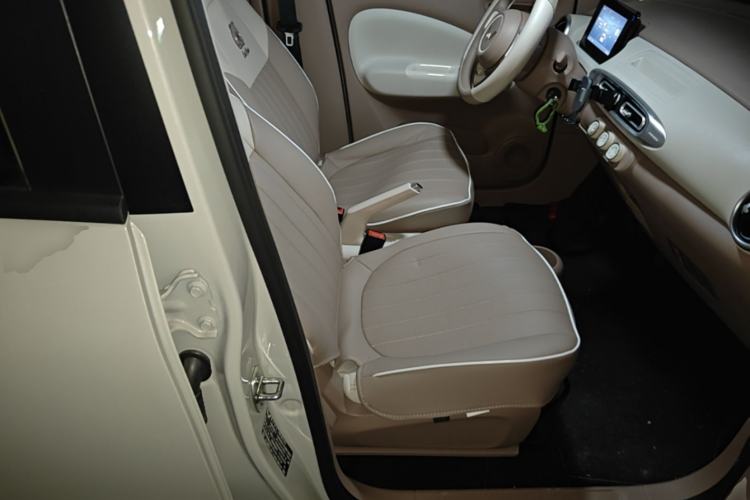 Used Wuling Hongguang MINIEV 2025 Four-Door Version Advanced Edition Right Front Seat