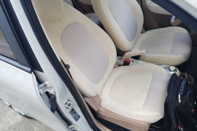 Used Wuling Hongguang MINIEV 2025 Four-Door Version Advanced Edition Right Front Seat