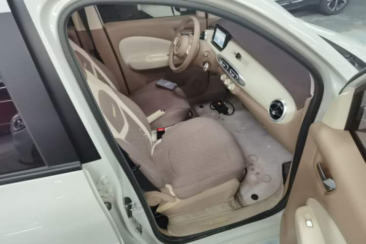 Used Wuling Hongguang MINIEV 2025 Four-Door Version Advanced Edition Right Front Seat