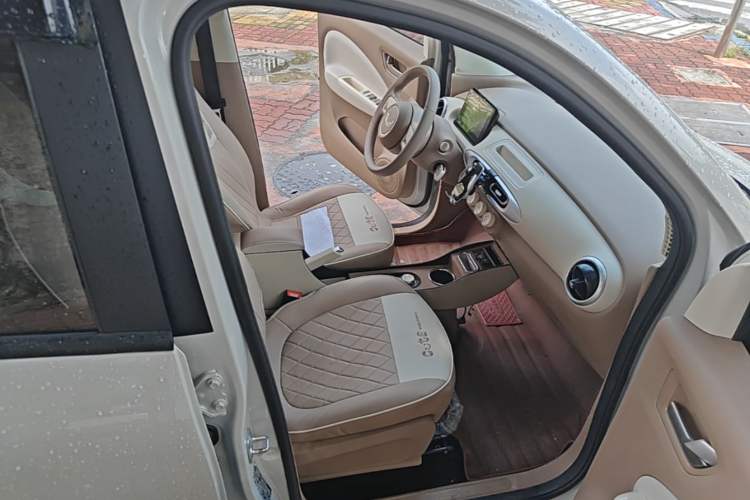 Used Wuling Hongguang MINIEV 2025 Four-Door Version Advanced Edition Right Front Seat