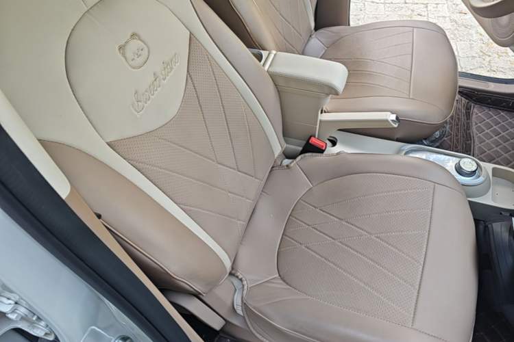 Used Wuling Hongguang MINIEV 2025 Four-Door Version Advanced Edition Right Front Seat
