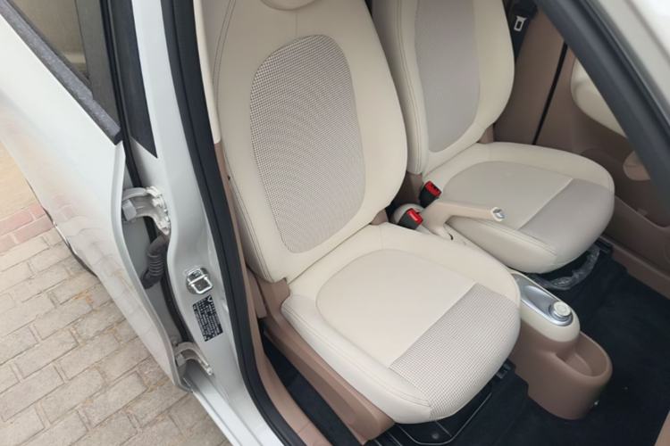Used Wuling Hongguang MINIEV 2025 Four-Door Version Advanced Edition Right Front Seat