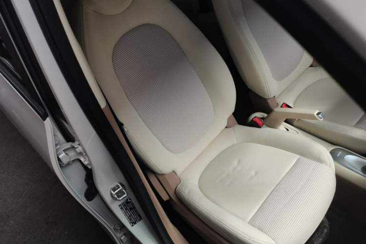 Used Wuling Hongguang MINIEV 2025 Four-Door Version Advanced Edition Right Front Seat