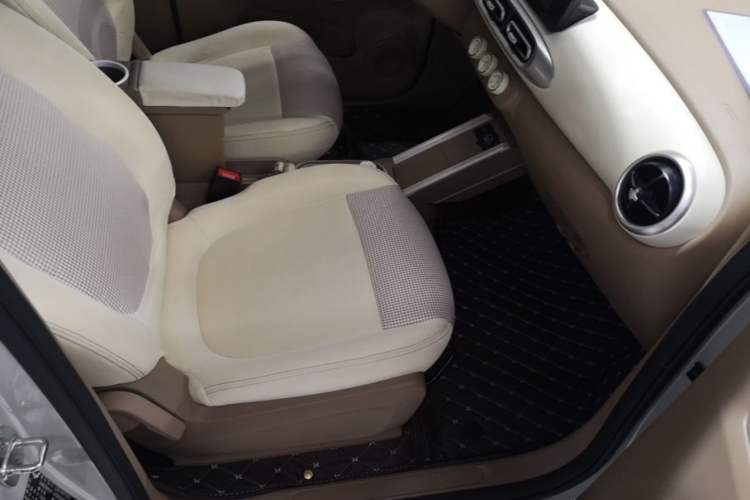 Used Wuling Hongguang MINIEV 2025 Four-Door Version Zhenxiang+ Edition Right Front Seat