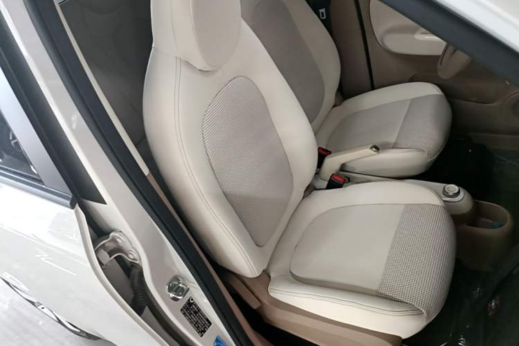 Used Wuling Hongguang MINIEV 2025 Four-Door Version Advanced Edition Right Front Seat