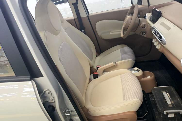 Used Wuling Hongguang MINIEV 2025 Four-Door Version Advanced Edition Right Front Seat