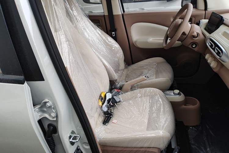 Used Wuling Hongguang MINIEV 2025 Four-Door Version Advanced Edition Right Front Seat