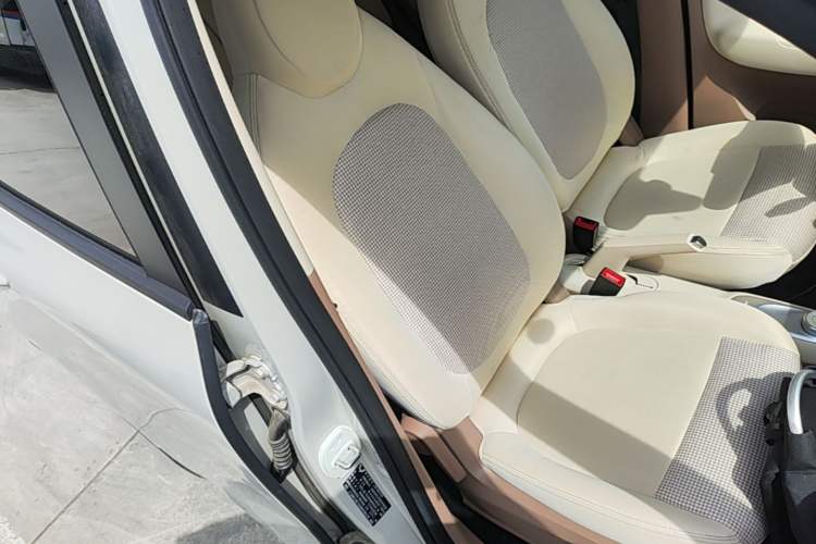 Used Wuling Hongguang MINIEV 2025 Four-Door Version Advanced Edition Right Front Seat