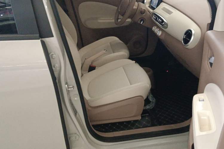 Used Wuling Hongguang MINIEV 2025 Four-Door Version Advanced Edition Right Front Seat