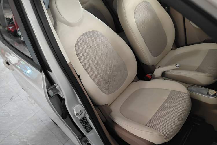 Used Wuling Hongguang MINIEV 2025 Four-Door Version Advanced Edition Right Front Seat