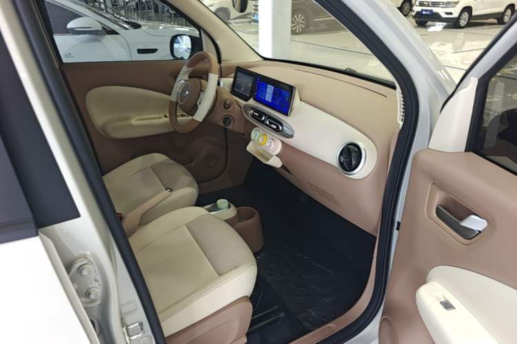 Used Wuling Hongguang MINIEV 2025 Four-Door Version Advanced Edition Right Front Seat
