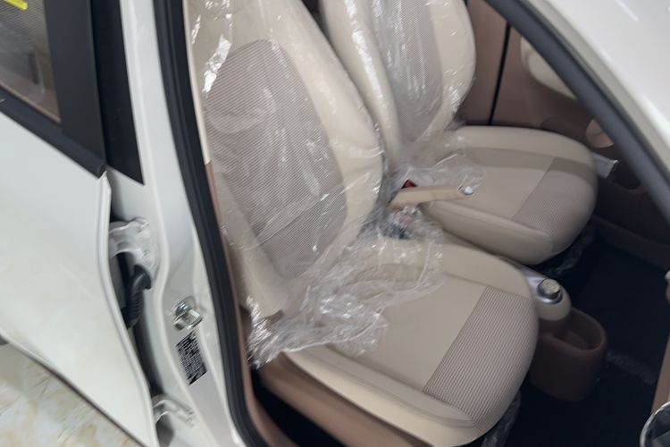 Used Wuling Hongguang MINIEV 2025 Four-Door Version Advanced Edition Right Front Seat