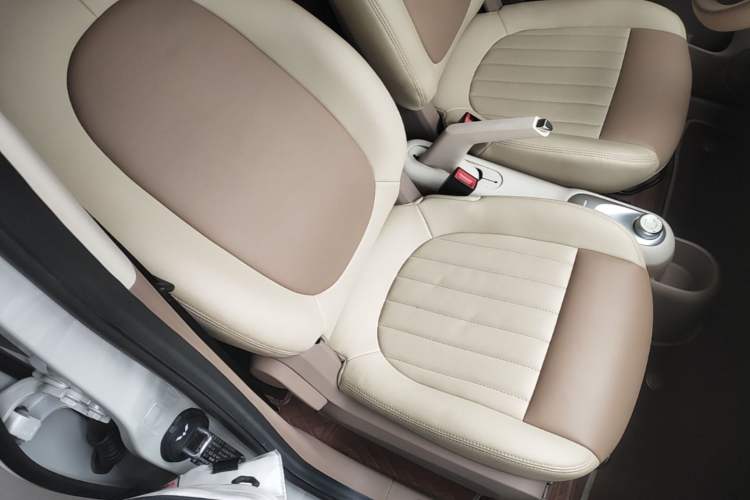 Used Wuling Hongguang MINIEV 2025 Four-Door Version Advanced Edition Right Front Seat