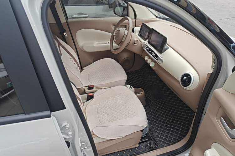 Used Wuling Hongguang MINIEV 2025 Four-Door Version Zhenxiang+ Edition Right Front Seat