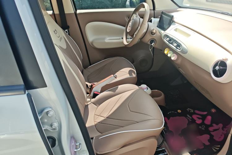 Used Wuling Hongguang MINIEV 2025 Four-Door Version Advanced Edition Right Front Seat