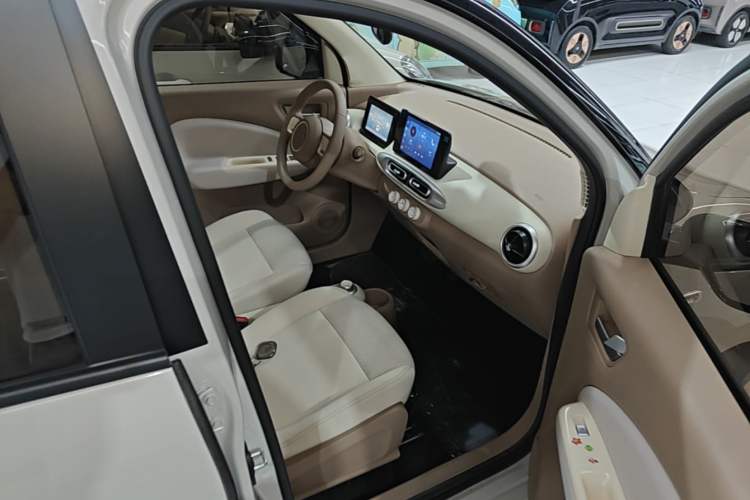 Used Wuling Hongguang MINIEV 2025 Four-Door Version Zhenxiang+ Edition Right Front Seat