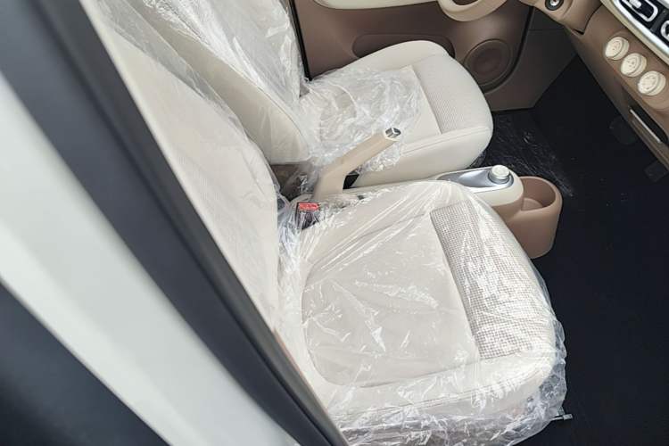 Used Wuling Hongguang MINIEV 2025 Four-Door Version Advanced Edition Right Front Seat