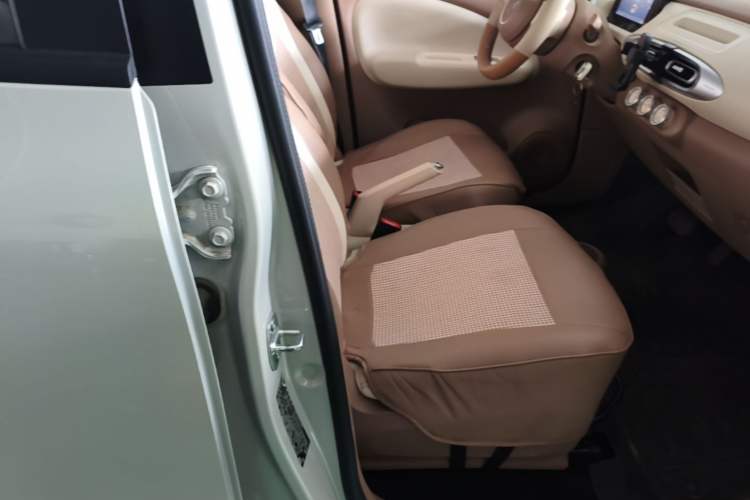 Used Wuling Hongguang MINIEV 2025 Four-Door Version Advanced Edition Right Front Seat