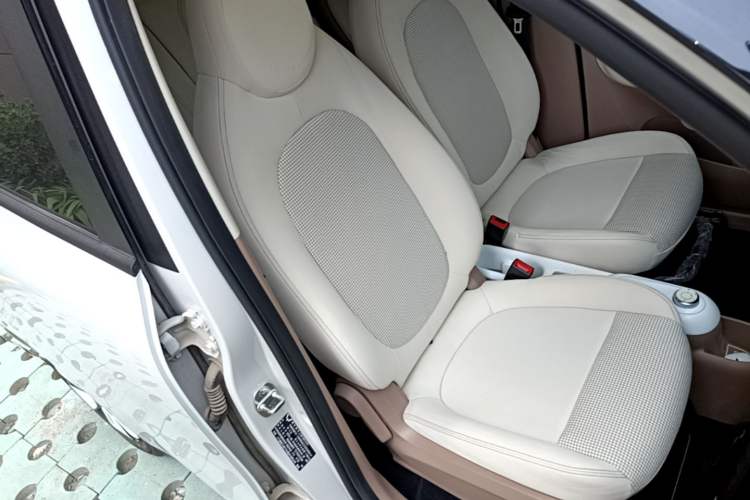 Used Wuling Hongguang MINIEV 2025 Four-Door Version Premium Edition Right Front Seat