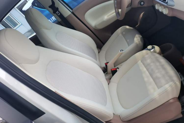 Used Wuling Hongguang MINIEV 2025 Four-Door Version Advanced Edition Right Front Seat