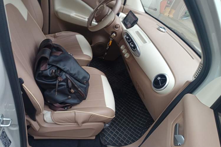 Used Wuling Hongguang MINIEV 2025 Four-Door Version Advanced Edition Right Front Seat