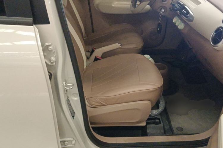 Used Wuling Hongguang MINIEV 2025 Four-Door Version Advanced Edition Right Front Seat