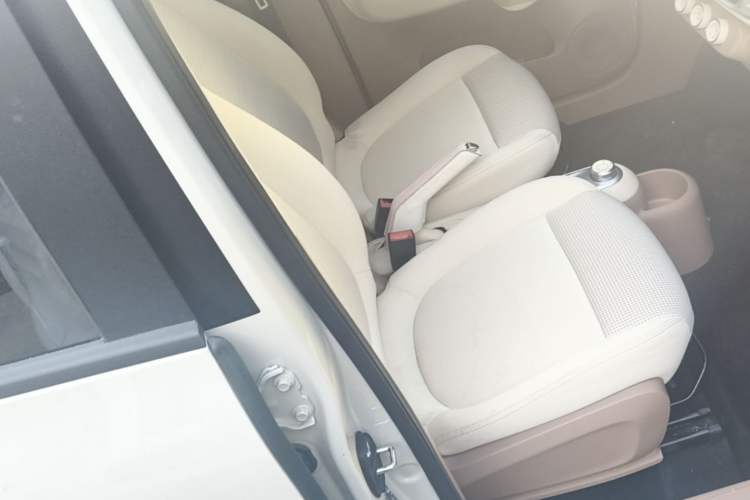 Used Wuling Hongguang MINIEV 2025 Four-Door Version Advanced Edition Right Front Seat