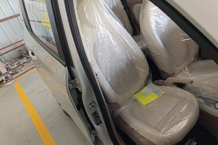Used Wuling Hongguang MINIEV 2025 Four-Door Version Advanced Edition Right Front Seat