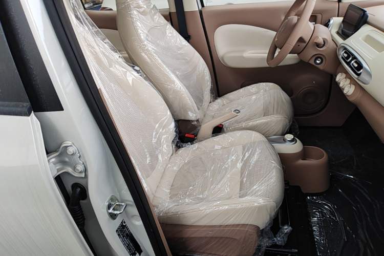 Used Wuling Hongguang MINIEV 2025 Four-Door Version Advanced Edition Right Front Seat