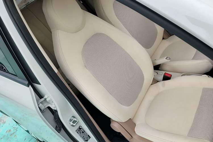Used Wuling Hongguang MINIEV 2025 Four-Door Version Advanced Edition Right Front Seat