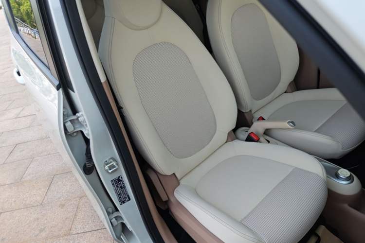 Used Wuling Hongguang MINIEV 2025 Four-Door Version Advanced Edition Right Front Seat