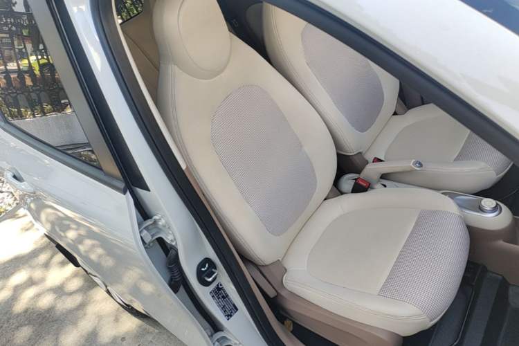 Used Wuling Hongguang MINIEV 2025 Four-Door Version Premium Edition Right Front Seat