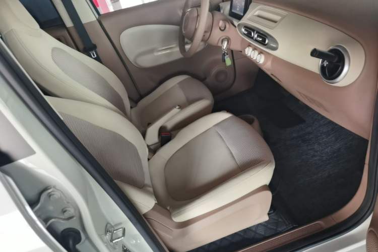 Used Wuling Hongguang MINIEV 2025 Four-Door Version Advanced Edition Right Front Seat