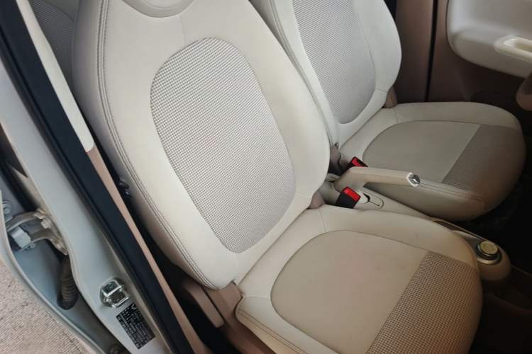 Used Wuling Hongguang MINIEV 2025 Four-Door Version Advanced Edition Right Front Seat