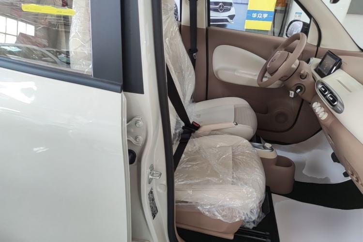 Used Wuling Hongguang MINIEV 2025 Four-Door Version Advanced Edition Right Front Seat