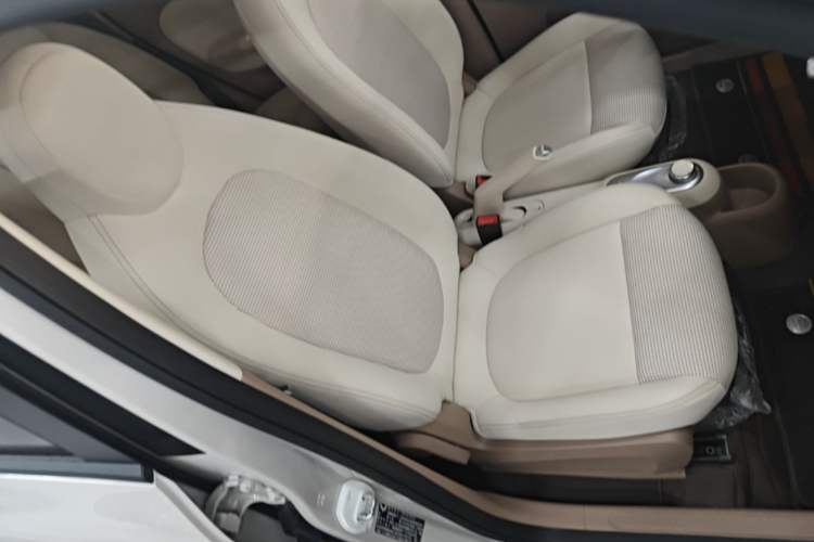 Used Wuling Hongguang MINIEV 2025 Four-Door Version Advanced Edition Right Front Seat