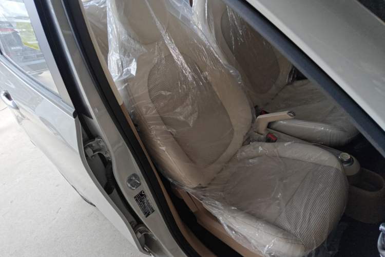 Used Wuling Hongguang MINIEV 2025 Four-Door Version Advanced Edition Right Front Seat