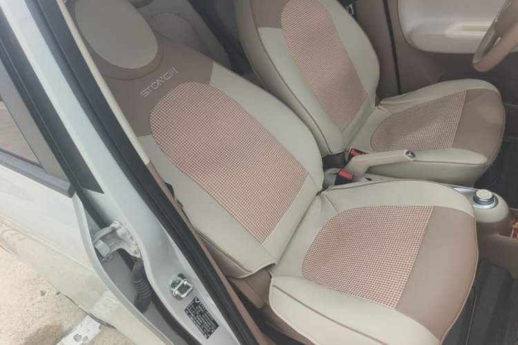 Used Wuling Hongguang MINIEV 2025 Four-Door Version Advanced Edition Right Front Seat