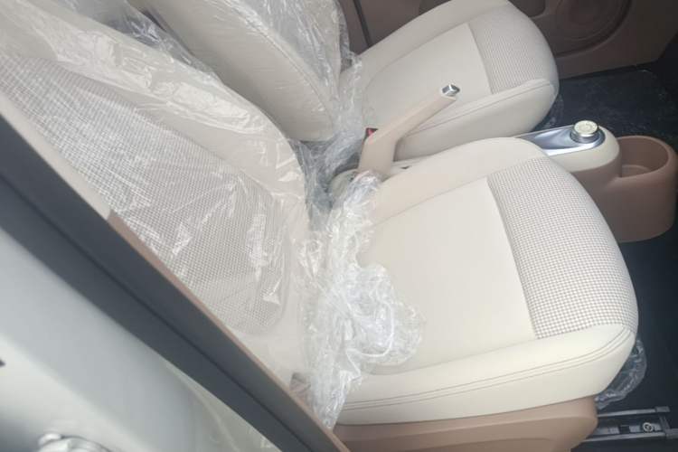 Used Wuling Hongguang MINIEV 2025 Four-Door Version Advanced Edition Right Front Seat