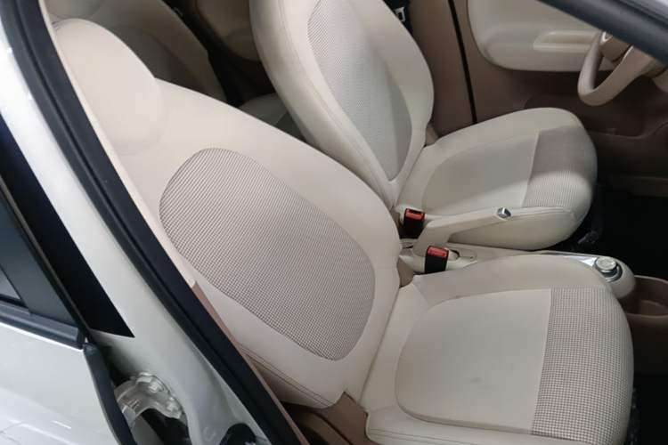 Used Wuling Hongguang MINIEV 2025 Four-Door Version Advanced Edition Right Front Seat