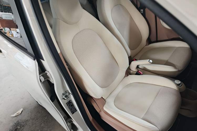 Used Wuling Hongguang MINIEV 2025 Four-Door Version Advanced Edition Right Front Seat