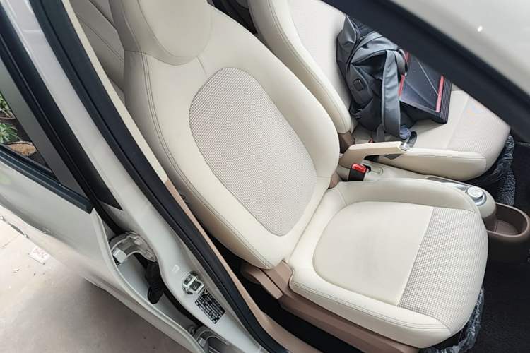 Used Wuling Hongguang MINIEV 2025 Four-Door Version Advanced Edition Right Front Seat